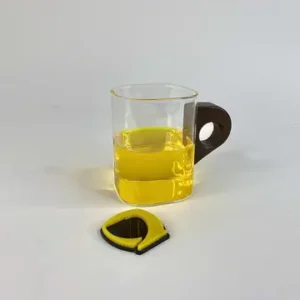 لیوان متوسط دسته چوبی