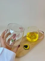 لیوان شیشه‌ای گل رز