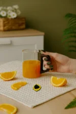 لیوان پیرکس دسته چوبی گرد
