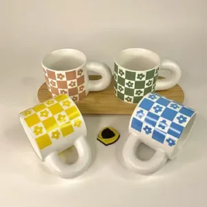 ماگ رنگی دسته ضخیم چهارخونه طرح گل