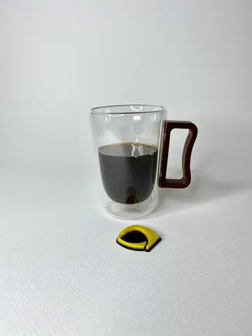 لیوان دوجداره دسته چوبی تیره موجدار