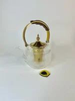 قوری پیرکس تپل شیاردار دسته طلایی 800 میل