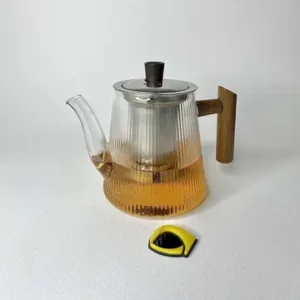 قوری پیرکس گرد شیاردار دسته چوبی تیره