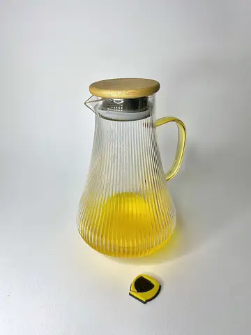 پارچ پیرکس خمره ای شیاردار دسته طلایی 1800 میل