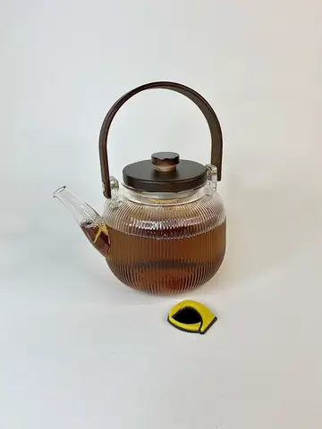 قوری پیرکس شیاردار کدویی دسته تیره 1500