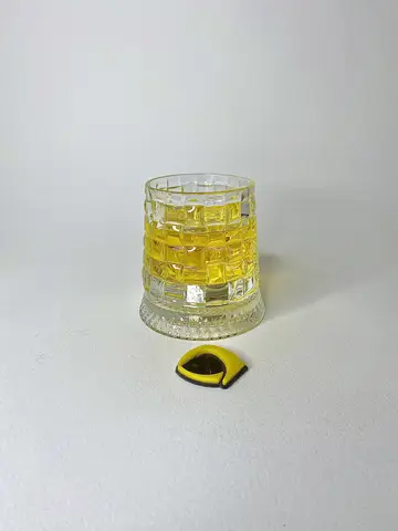 لیوان چرخشی پایه دار طرح مربع