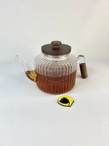 قوری پیرکس شیاردار گرد دسته بغل تیره 1200 قوری پیرکس شیاردار گرد دسته بغل تیره 1200