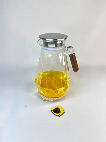 پارچ پیرکس الماسی دسته چوبی تیره 1500 میل پارچ پیرکس الماسی دسته چوبی تیره 1500 میل