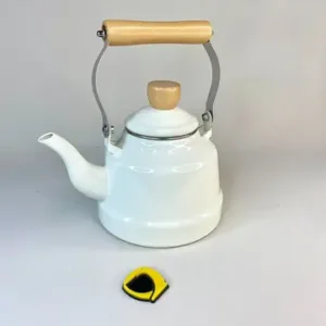 کتری لعابی سفید دسته چوبی 1/7 لیتر